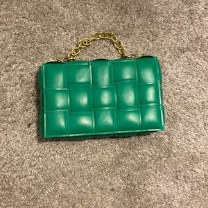GREEN CROSSBODY WITH WOVEN DETAIL